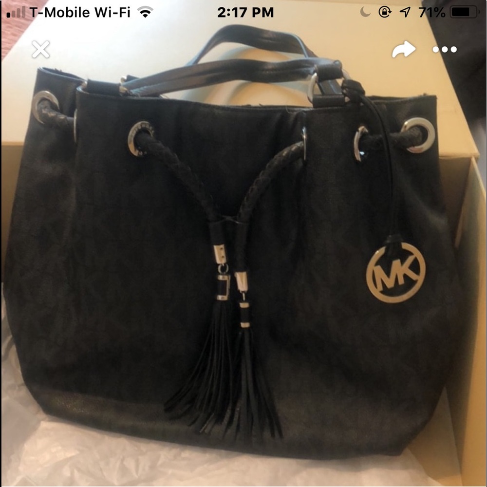 Black Michael kors bag